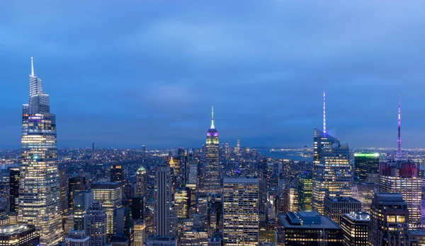 Мангеттен Парад Нью Йорку Демонструє Вражаючу Архітектуру Сучасний Пейзаж Вночі — стокове фото