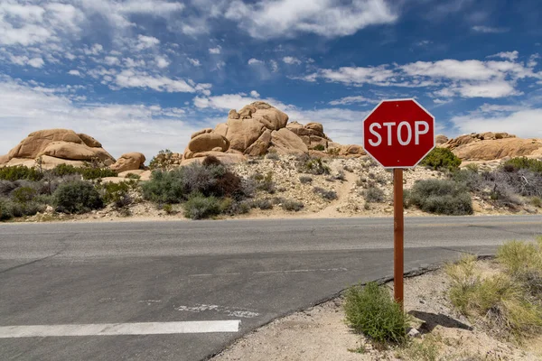 Una Foto Simple Pero Poderosa Cruce Caminos Una Señal Stop —  Fotos de Stock