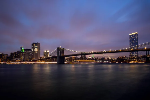 Manhattan Skyline Brooklyn Bridge New York Showcasing Impressive Architecture Modern — Stock Photo, Image