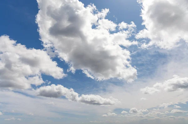 Gyönyörű Kilátás Égre Felhőkkel Bemutatva Táj Természeti Szépségét Nyugalmát — Stock Fotó