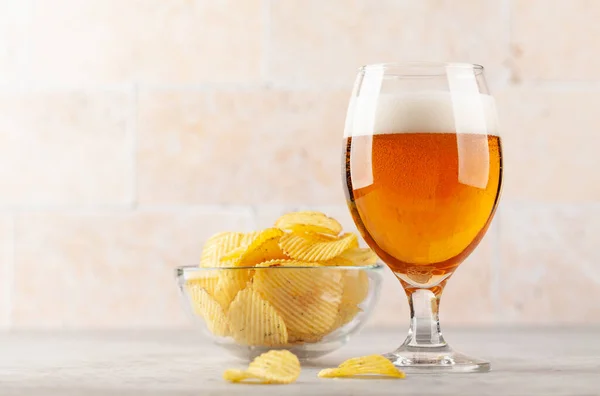 Bicchiere Birra Patatine Con Spazio Copia — Foto Stock