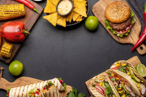 Meksykańskie Jedzenie Tacos Burritos Nachos Hamburgery Więcej Leżał Płaski Przestrzenią — Zdjęcie stockowe