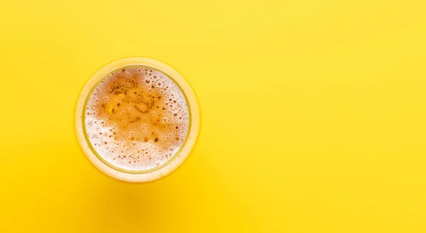 Cold Beer Bright Yellow Background Copy Space Flat Lay — Stock Photo, Image