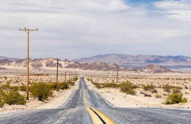 Tuğla bir patikanın dokusu ve ayrıntıları. Duvar kağıdı ya da taş zemin