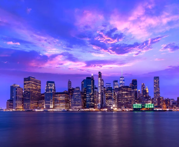 Manhattan Skyline New York Aan Overkant Van Rivier Met Indrukwekkende — Stockfoto
