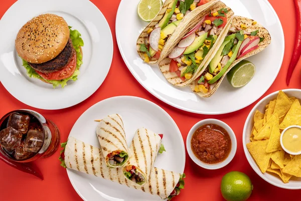 Meksykańskie Jedzenie Tacos Burritos Nachos Hamburgery Więcej Układy Płaskie — Zdjęcie stockowe