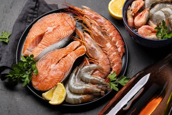 Fresh Seafood Shrimp Lobster Trout Steaks Accompanied Rose Wine — Stock Photo, Image