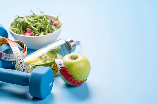 Gezond Levensstijl Sport Dieet Concept Minibellen Gezond Voedsel Met Ruimte — Stockfoto