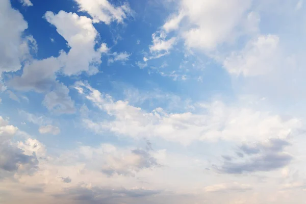 Een Prachtig Uitzicht Lucht Met Wolken Die Natuurlijke Schoonheid Rust — Stockfoto