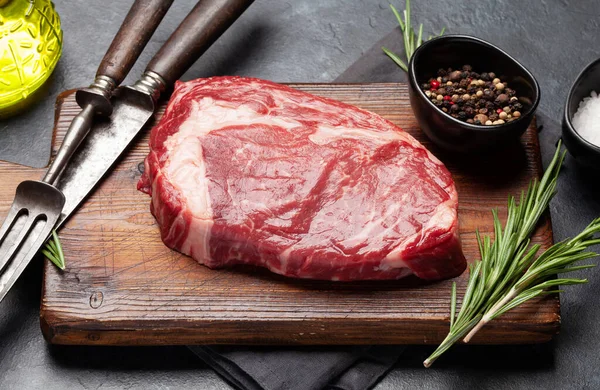 Raw Ribeye Steak Cutting Board Barbecue Cooking — Fotografia de Stock