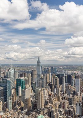 New York 'ta Manhattan silueti etkileyici mimari ve modern şehir manzarasını gözler önüne seriyor.