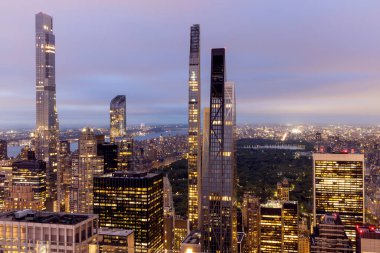 New York City silueti. Manhattan günbatımı gökdelenleri manzarası