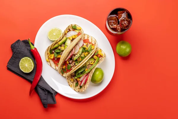 Mexikanische Küche Mit Tacos Mit Fleisch Und Gegrilltem Gemüse Flach — Stockfoto