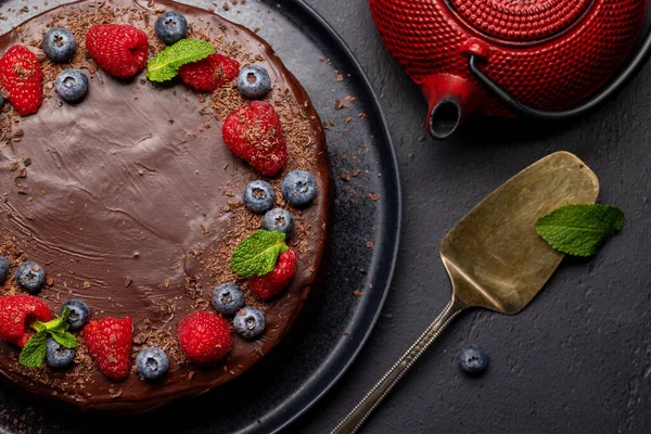 Chocolate Cake Dessert Fresh Berries Flat Lay — Stock Photo, Image