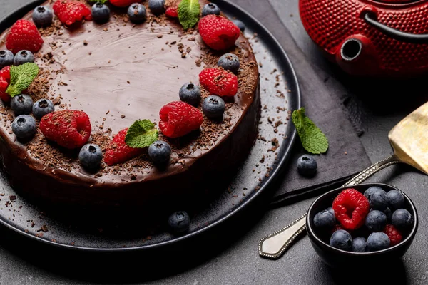 Stock image Chocolate cake dessert with fresh berries