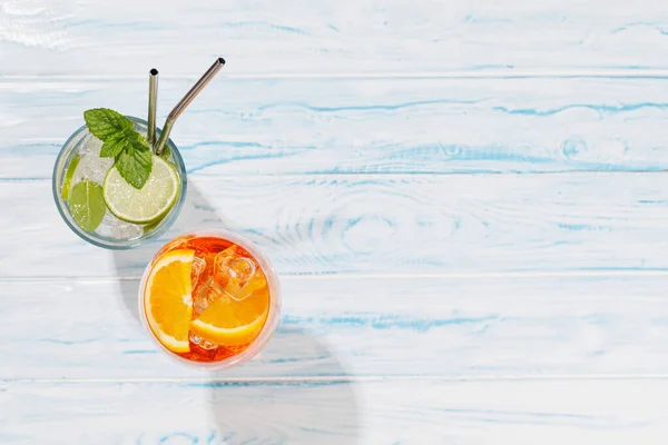 Uppfriskande Cocktails Solig Dag Den Perfekta Sommarsemestern Visa Från Ovan — Stockfoto
