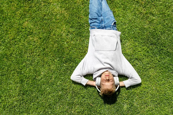 Boy Relaxing Grass Listening Music Headphones Flat Lay — Stock Photo, Image