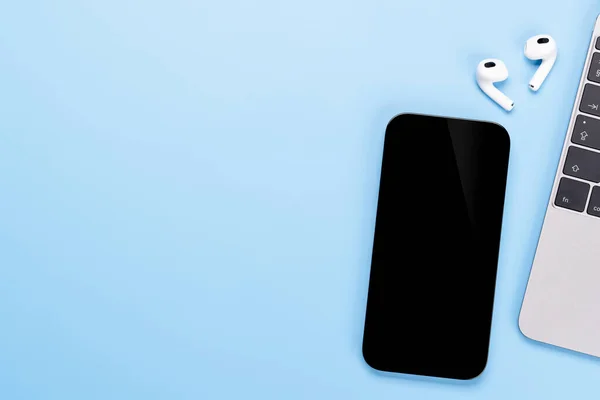Blank Svart Skärm Smartphone Ett Skrivbord Perfekt För Din Design — Stockfoto