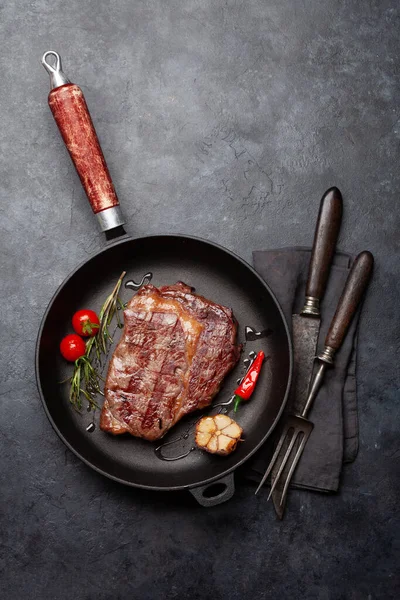 Grilled Ribeye Beef Steak Frying Pan Herbs Spices Flat Lay — Stock Photo, Image