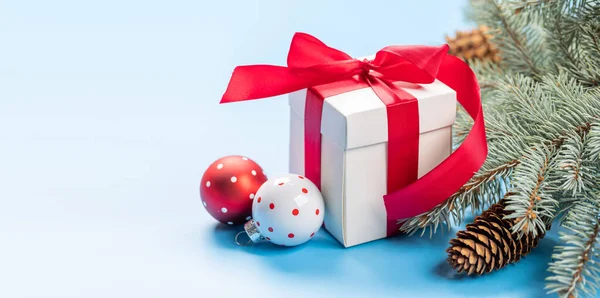 Ramo Abeto Natal Caixa Presente Natal Espaço Para Saudações Texto — Fotografia de Stock