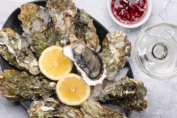 Fresh Oysters Sauce Lemons Glass Sparkling Wine Flat Lay — Fotografia de Stock