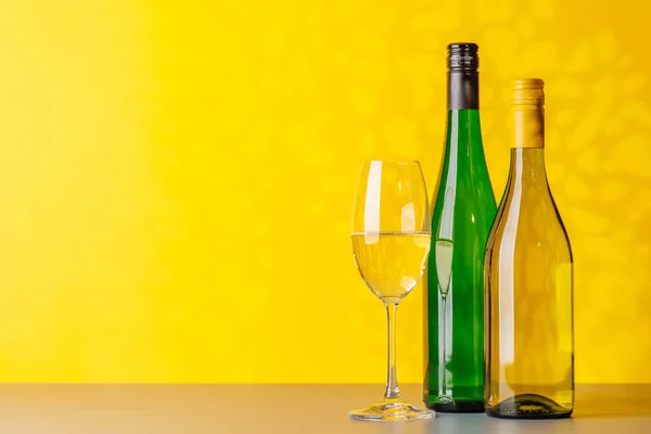 Witte Wijnflessen Wijnglas Met Kopieerruimte Voor Tekst — Stockfoto
