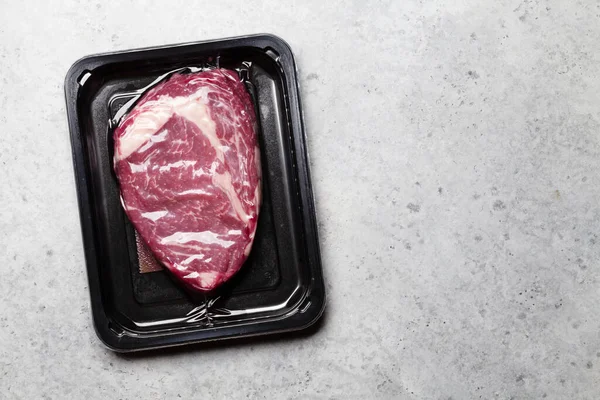 Vacuum Packed Beef Steak Raw Ribeye Steak Top View Flat —  Fotos de Stock