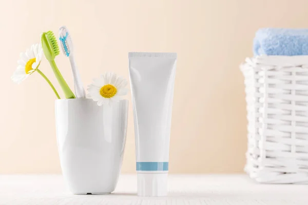 Clean Refreshing Image Featuring Toothpaste Toothbrushes Promoting Oral Hygiene Bright — Stock Photo, Image