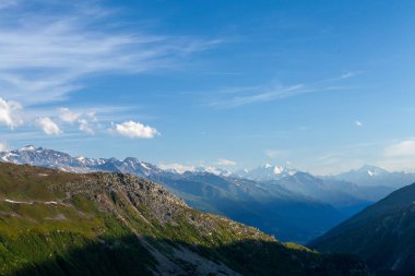 İsviçre 'de kar yağan Alpler' in panoramik manzarası