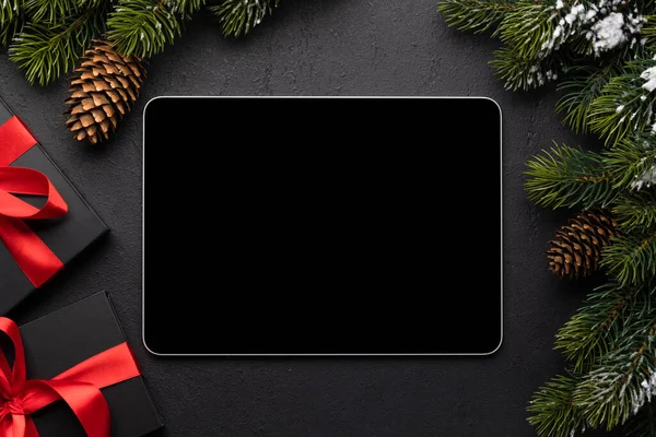 Tablet Mit Leerem Bildschirm Geschenkboxen Und Weihnachtsdekor Xmas Bildschirmvorlage — Stockfoto