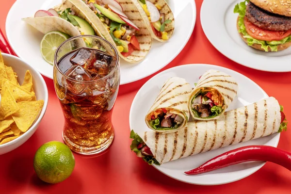 Meksika Yemekleri Tako Burrito Nacho Hamburger Daha Fazlası Var — Stok fotoğraf
