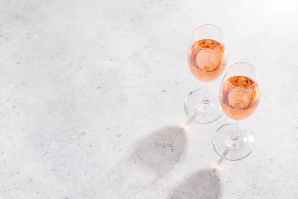 Освежающее Розовое Вино Солнечный День Идеальный Летний Отдых Вид Сверху — стоковое фото