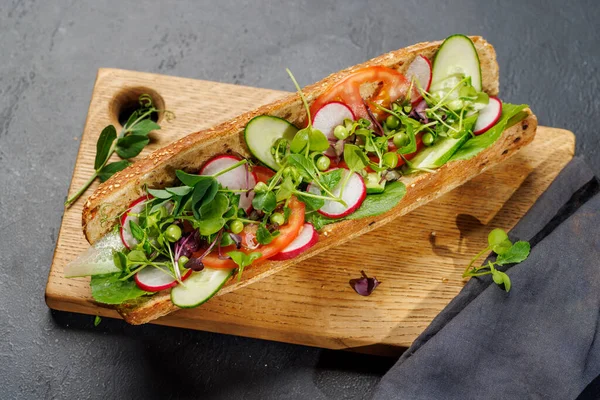 Delicious Vegetarian Sandwich Stuffed Fresh Baguette Bursting Flavor Wholesome Ingredients — Stock Photo, Image