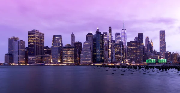New York Manhattan Silueti Geceleri Etkileyici Mimari Modern Şehir Manzarasını — Stok fotoğraf