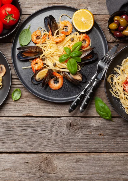 Various Italian Pasta Seafood Mushroom Tomato Sauce Pasta Spaghetti Bolognese — Stock Photo, Image