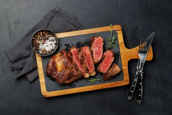 Délicieusement Juteux Steak Côtelé Bœuf Tranché Parfaitement Cuit Prêt Être — Photo