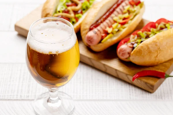 Various Hot Dog Beer Homemade Hotdogs Cutting Board — Stockfoto