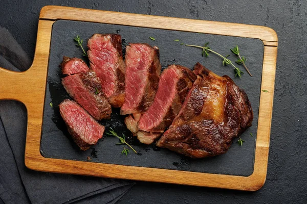 Délicieusement Juteux Steak Côtelé Bœuf Tranché Parfaitement Cuit Prêt Être — Photo