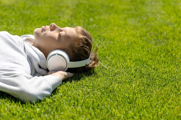 Boy Relaxing Grass Listening Music Headphones — Stock Photo, Image