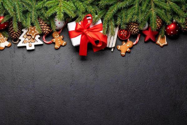Χριστουγεννιάτικο Κλαδί Ελάτης Διακόσμηση Χριστουγεννιάτικο Κουτί Δώρου Και Χώρο Για — Φωτογραφία Αρχείου