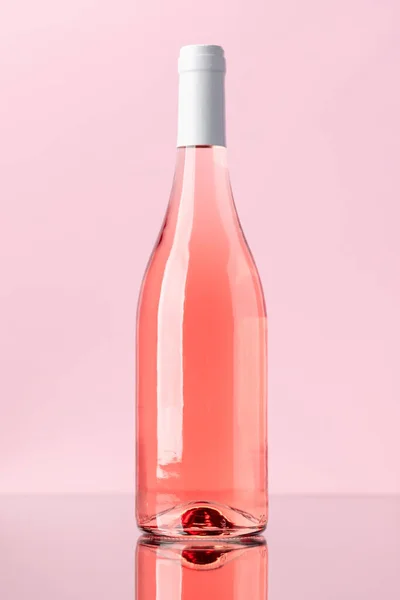 Rose Wine Bottle Rose Background — Stock Photo, Image