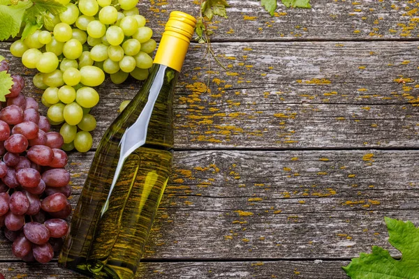 Wine Bottle Grape Wooden Table Flat Lay Copy Space — Stock Photo, Image