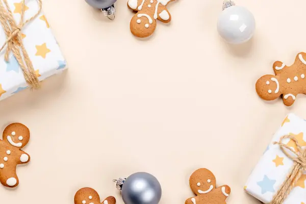 Χριστουγεννιάτικα Κουτιά Δώρων Μπισκότα Μελόψωμο Και Χώρος Για Κείμενο Χαιρετισμούς — Φωτογραφία Αρχείου