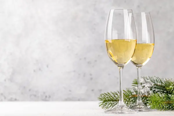 Kerst Dennenboom Takken Champagne Met Ruimte Voor Kerstgroeten — Stockfoto