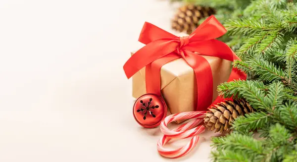 Vánoční Jedle Větev Vánoční Dárková Krabice Prostor Pro Pozdravy Text — Stock fotografie