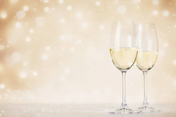 Two Champagne Glasses Christmas Greeting Card Template Copy Space — Stock Photo, Image