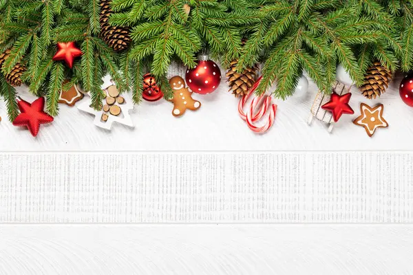 Dekorlu Kurabiyeli Tebrik Mesajı Için Yeri Olan Noel Ağacı Dalı — Stok fotoğraf