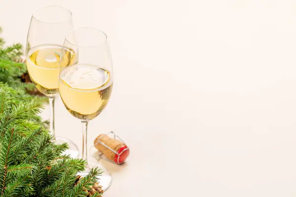 Tannenzweig Champagner Und Platz Für Weihnachtsgrüße — Stockfoto