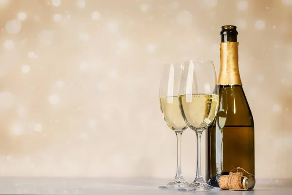 Şampanya Bardağı Şişe Kopya Alanı Olan Noel Tebrik Kartı Şablonu — Stok fotoğraf