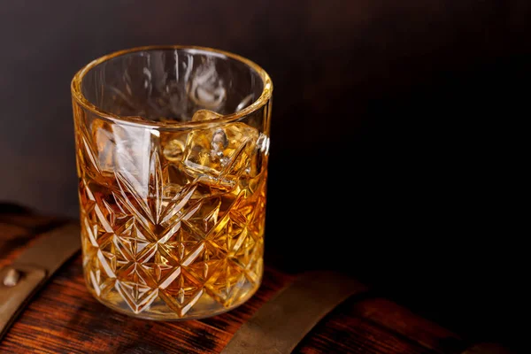 Whiskey Glass Ice Rustic Barrel Classic Sip Copy Space — Stock Photo, Image